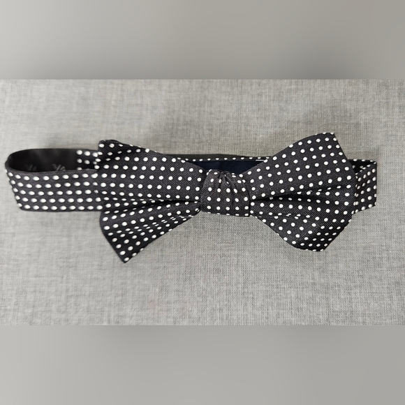 TOMMY Hilfiger Men's Black Dot Pre-Tied Silk Formal Adjustable Bow Tie - Picture 4 of 5